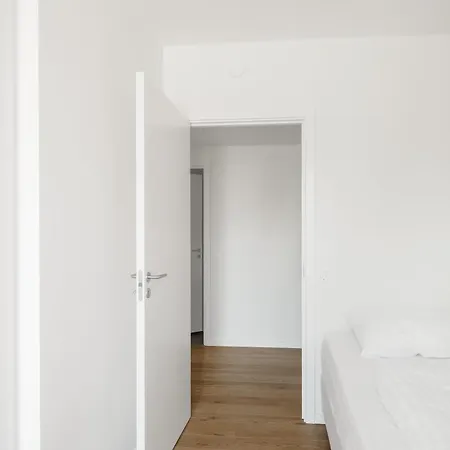Fantastic 2-bed With Balcony - 384