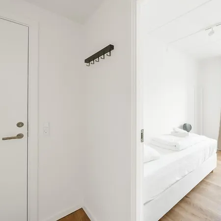 아파트 Fantastic 2-bed With Balcony