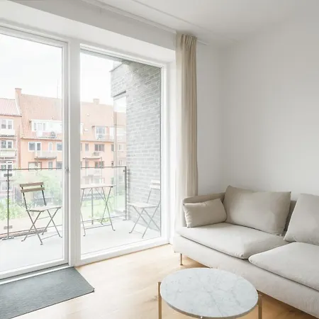 Apartment Fantastic 2-bed With Balcony *